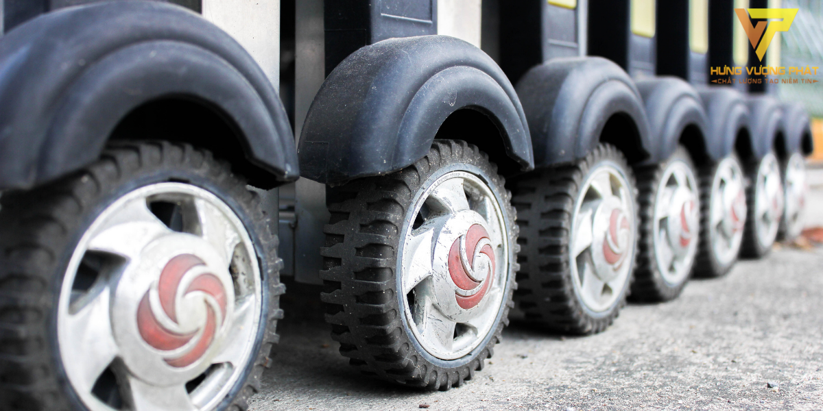 Bánh xe cổng xếp có hình dạng và cấu tạo giống hệt các loại bánh xe thông thường nhưng nhỏ hơn về kích thước